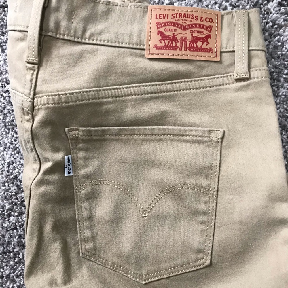 Levi’s 311 Shaping Skinny Jean